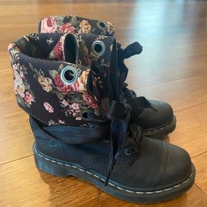 Beautiful, feminine Dr. Martens! Size 6.